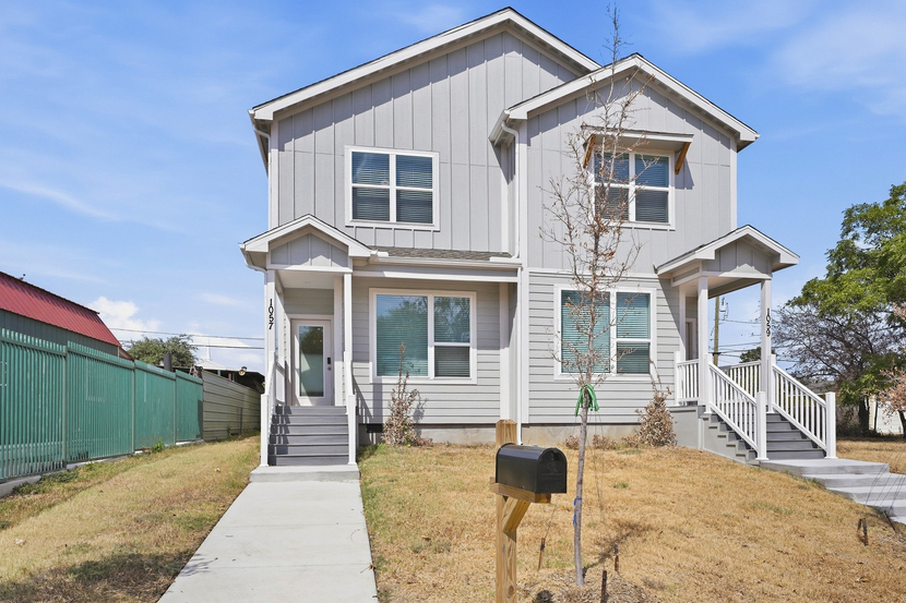 1057 E Oleander St Fort Worth, TX 76104